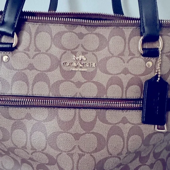 Tote In Signature Canvas - COACH - Picture 5 of 8